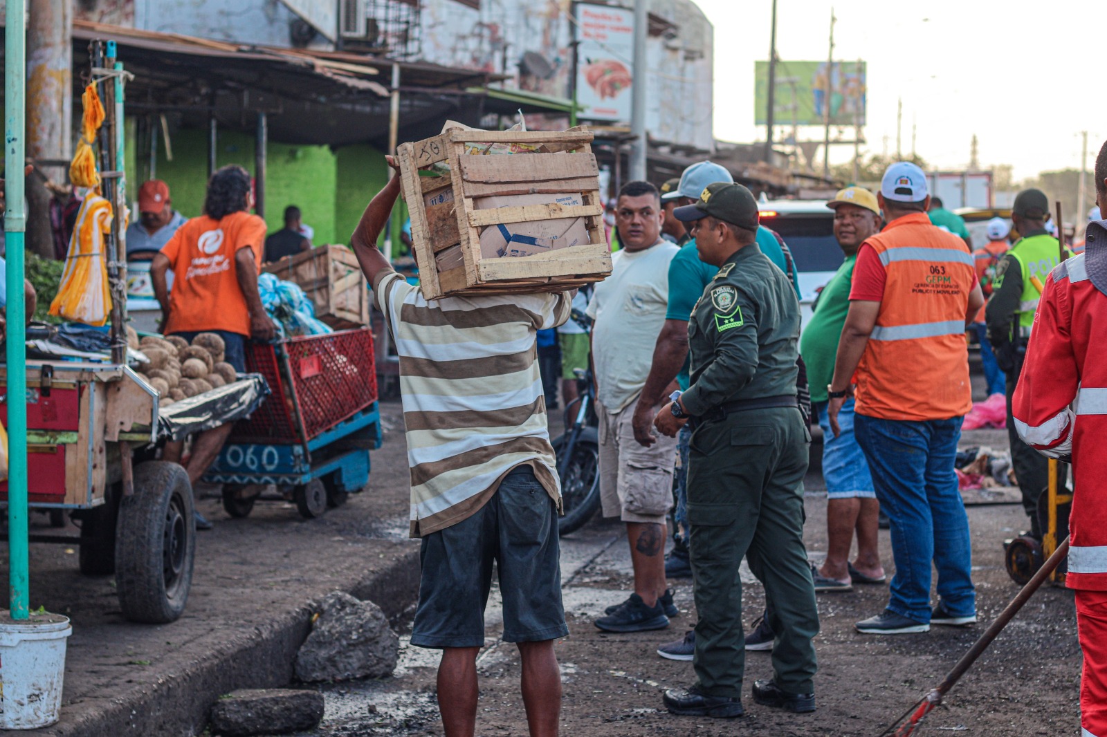 Balance positivo de megaoperativo de control y recuperación de espacios  públicos en el Mercado de Bazurto | Alcaldía distrital de Cartagena de  Indias