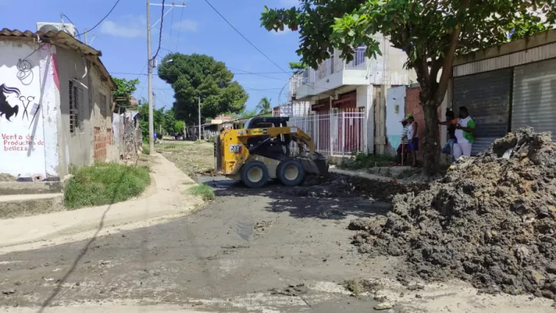 Maquinaria inicia limpieza en El Pozón