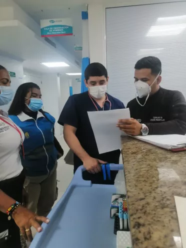 El joven fue trasladado en ambulancia hasta el Nuevo Hospital de Bocagrande.