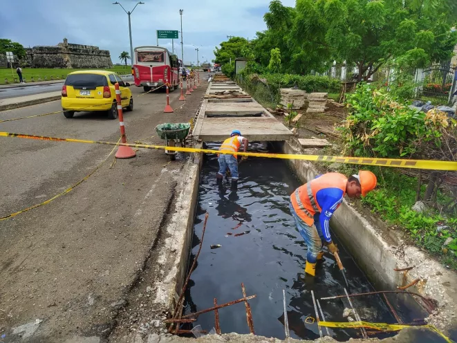 La Alcaldía de Cartagena sigue atendiendo los drenajes secundarios de la ciudad