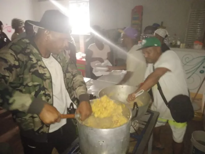 PES – Pedro Romero entrega 850 raciones de alimentos a afectados por lluvias en Bayunca.