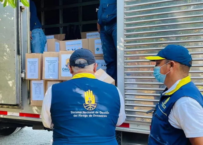 Las ayudas se entregaron a 484 familias afectadas por temporada de lluvias.