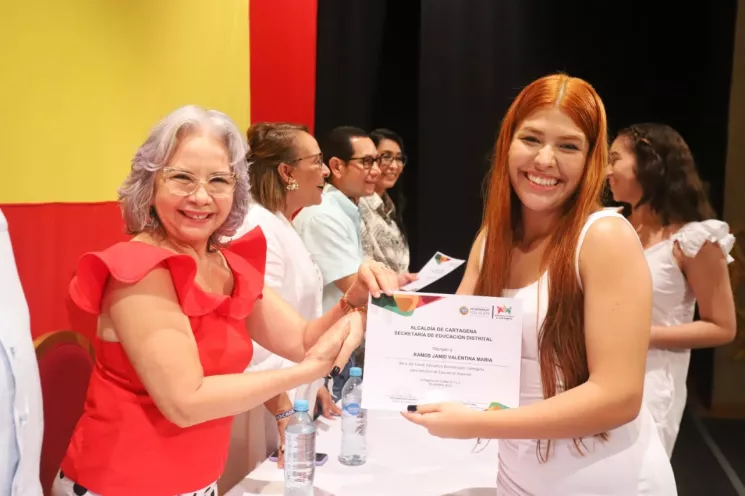 277 estudiantes de Cartagena recibieron becas
