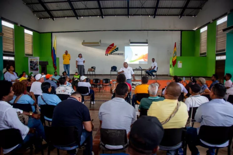 La referida actividad se desarrolló en el centro cultural del barrio Las Palmeras