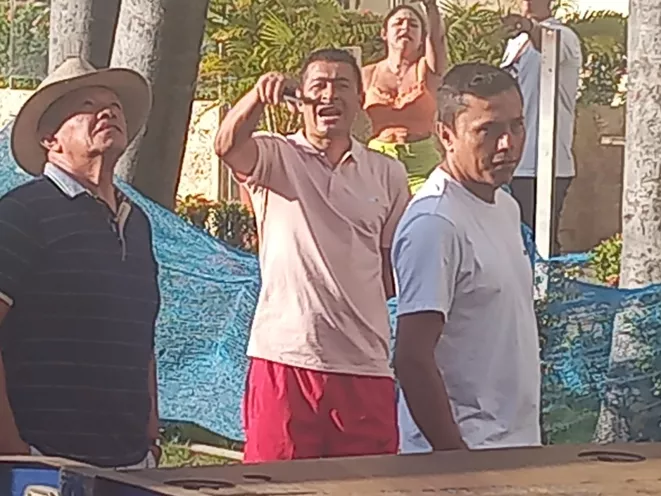 Las personas que utilizan las playas como parqueadero se oponen a que no se les permita usar esos espacios como estacionamientos.