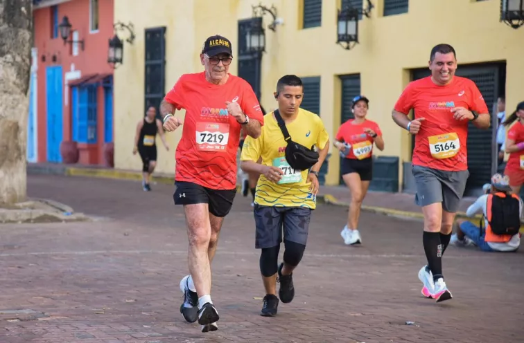 Funcionarios de la Alcaldía de Cartagena también se sumaron a este gran reto deportivo.