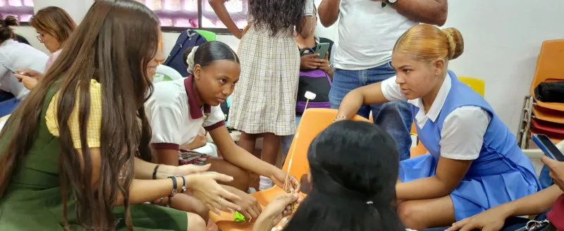 Se inició capacitación sobre liderazgo y democracia en escuelas oficiales