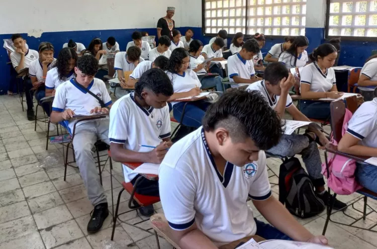 Procesos de aprendizaje y formación continúan
