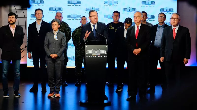Junto a los alcaldes de las principales ciudades del país