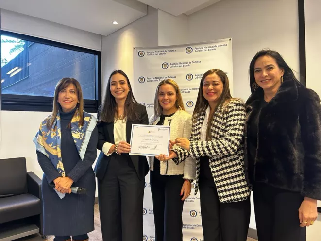 Este reconocimiento fue recibido por la jefe de la Oficina Asesora Jurídica, Myrna Martínez Mayorga