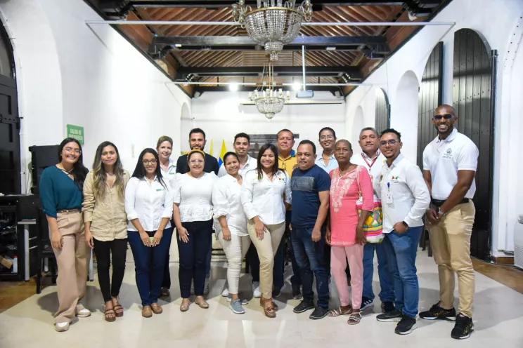 Promueve la participación ciudadana, incrementar la transparencia y combatir la corrupción.