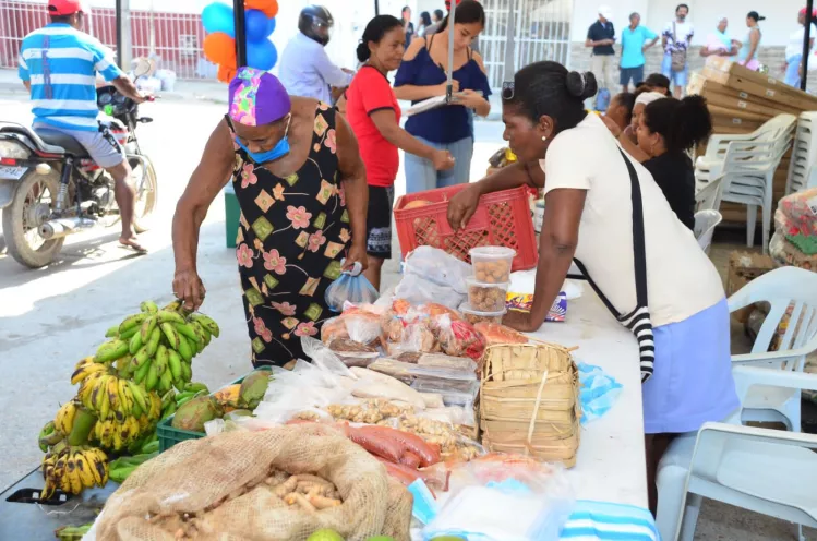 La plaza principal del corregimiento se transformó en un espacio de comercialización