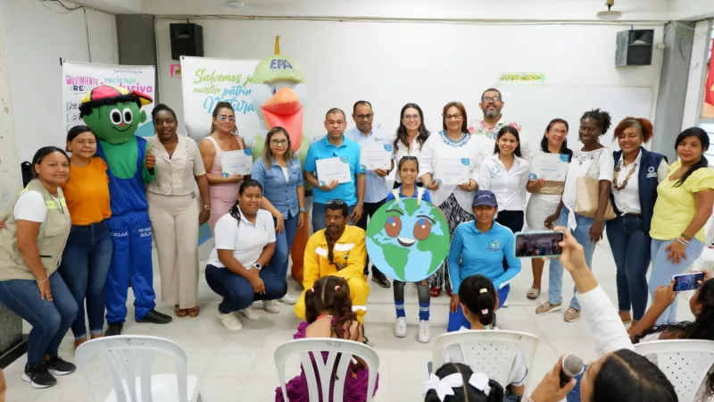 Enseñar y concientizar a los jóvenes sobre la importancia y los beneficios de reciclar