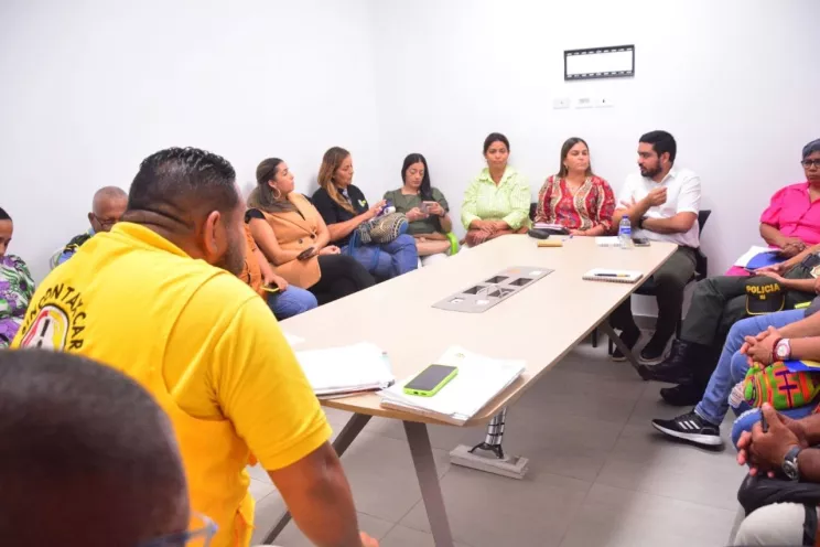 Mesas de trabajo entre el gremio de taxistas y el Gobierno Distrital