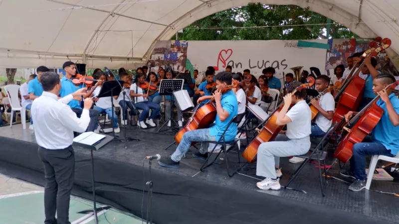 Se realizó firma simbólica entre estudiantes de un ‘Acuerdo de no agresión y paz duradera’,