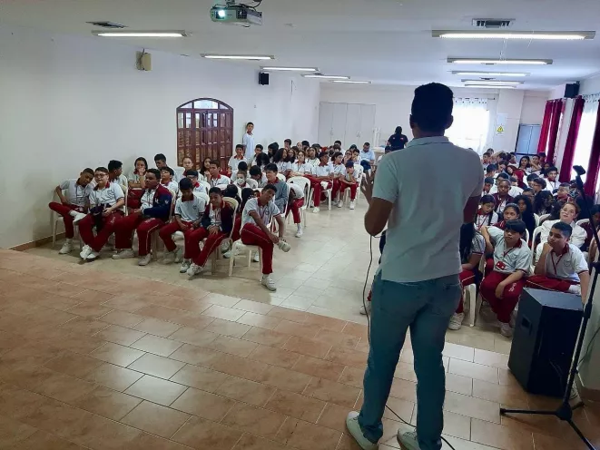 Los jóvenes fueron instruidos en cómo combatir el matoneo escolar