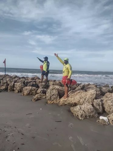 Se han dispuestos 67 salvavidas para resguardar los 23 kilómetros de playas 