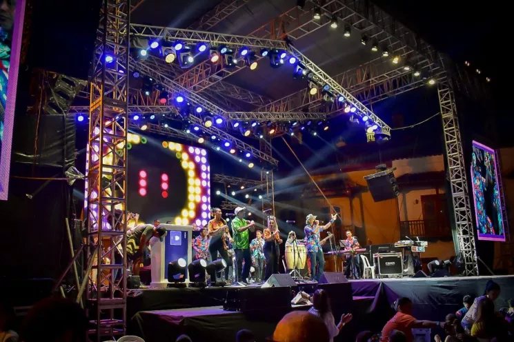 ¡Lleno total en la Plaza de la Aduana!