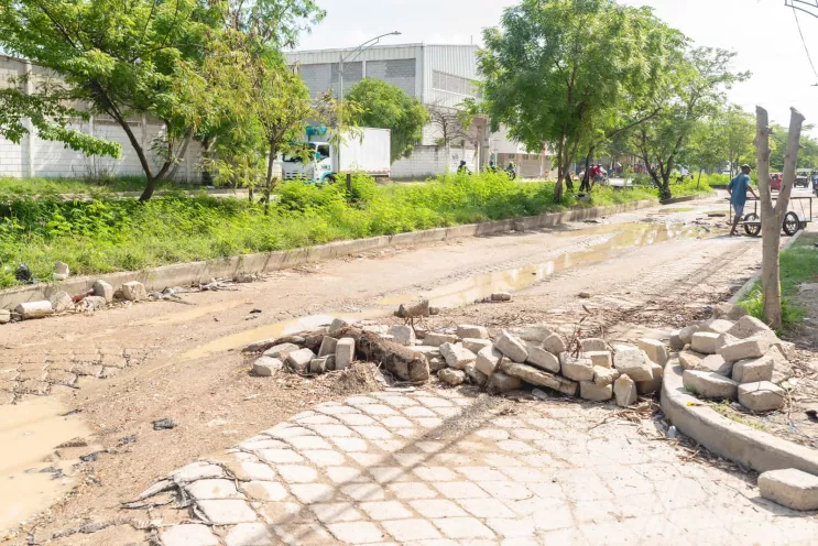La Dirección de Control Urbano le entregó a la comunidad del barrio La Carolina el acta de toma 