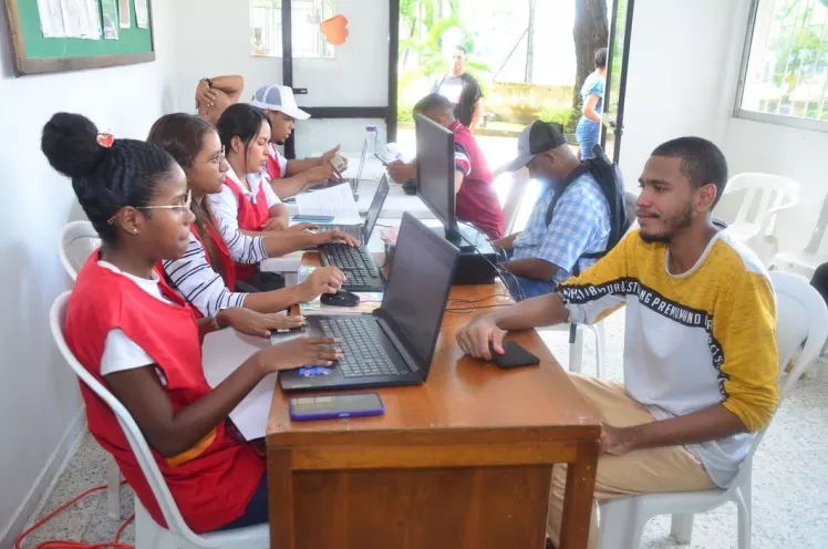 La actividad permitió a los jóvenes adquirir la libreta militar digital de manera gratuita