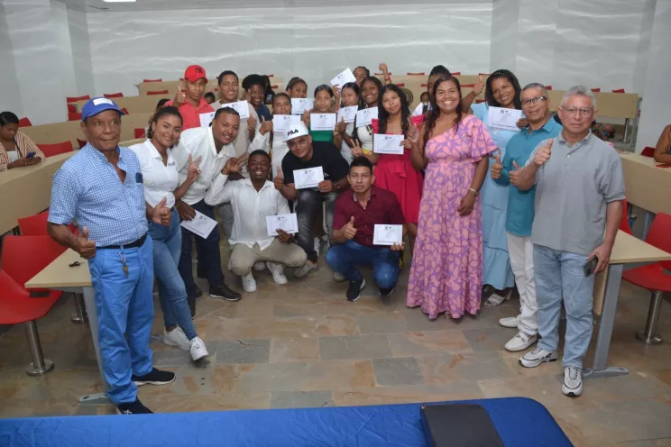 Los graduados recibieron el diploma que certifican su proceso de formación 
