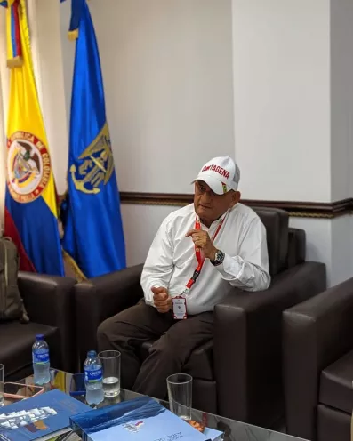 Escuela Naval y Distrito Trabajan Juntos por el Medio Ambiente y la Infraestructura
