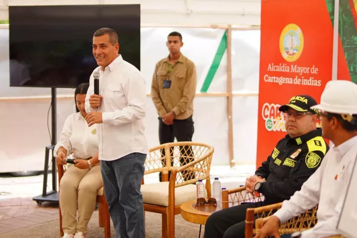 Alcalde Dumek Turbay inicia obras en el parque del Reloj Floral.jpg