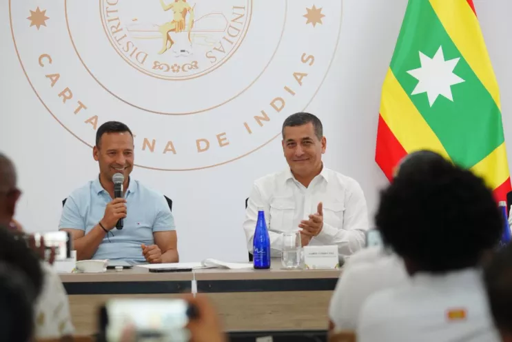 ALCALDE Y MINISTRO DE DEFENSA