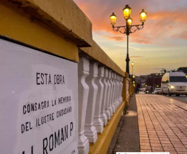 Renovación del alumbrado público del Puente Román.