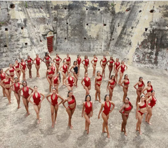 REINAS VESTIDO DE BAÑO