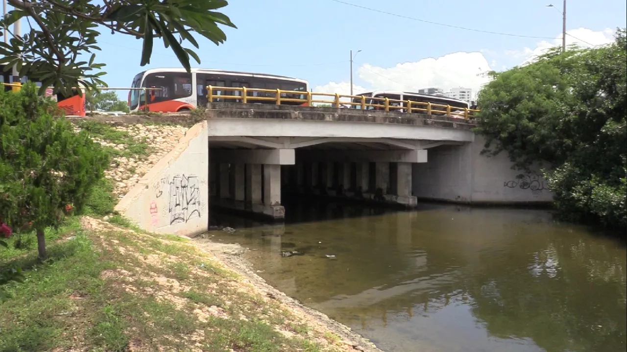  construcción de un puente en la ciudad