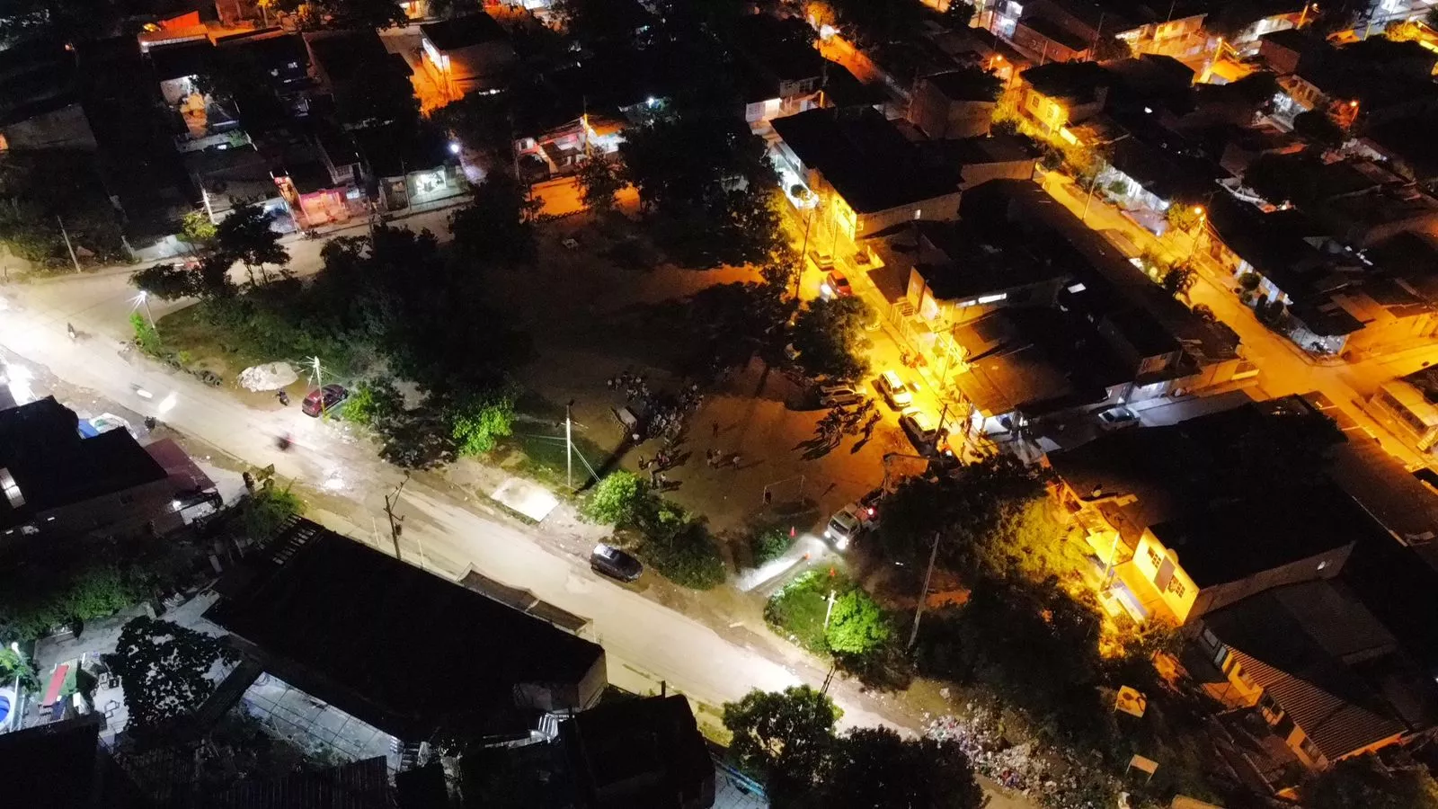  Alcaldía de Cartagena inaugura el alumbrado público de la cancha de la urbanización Emmanuel del barrio 20 de Julio