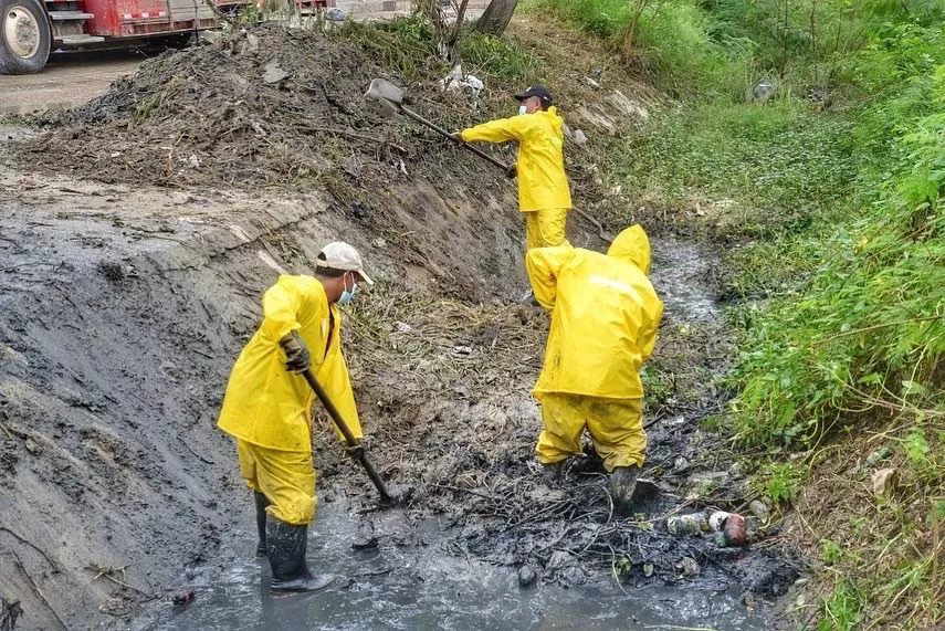 La Secretaría de Infraestructura continúa la intervención en drenajes pluviales de Cartagena