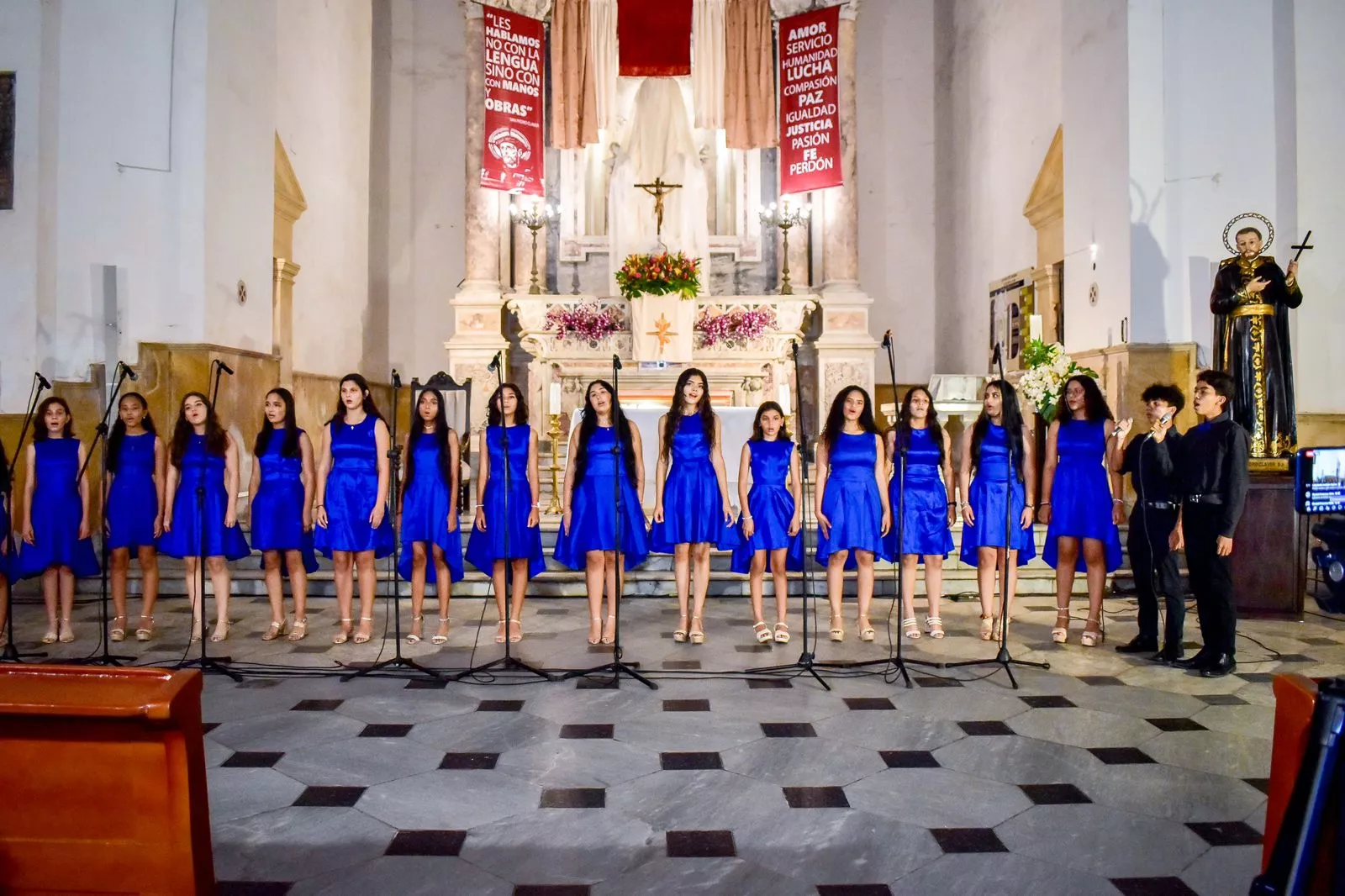 Concierto de coros gratuito en el Teatro Adolfo Mejía