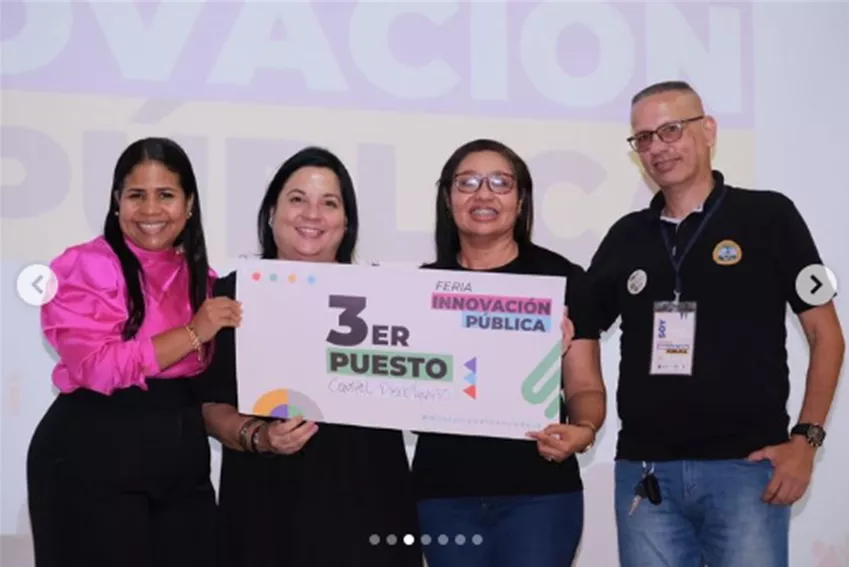 La Feria se desarrolló con propuestas que le apuntan al desarrollo del servicio ciudadano, un proceso acompañado por la @escueladegobiernoctg desde la pedagogía y la formación con un enfoque en los principios de innovación.