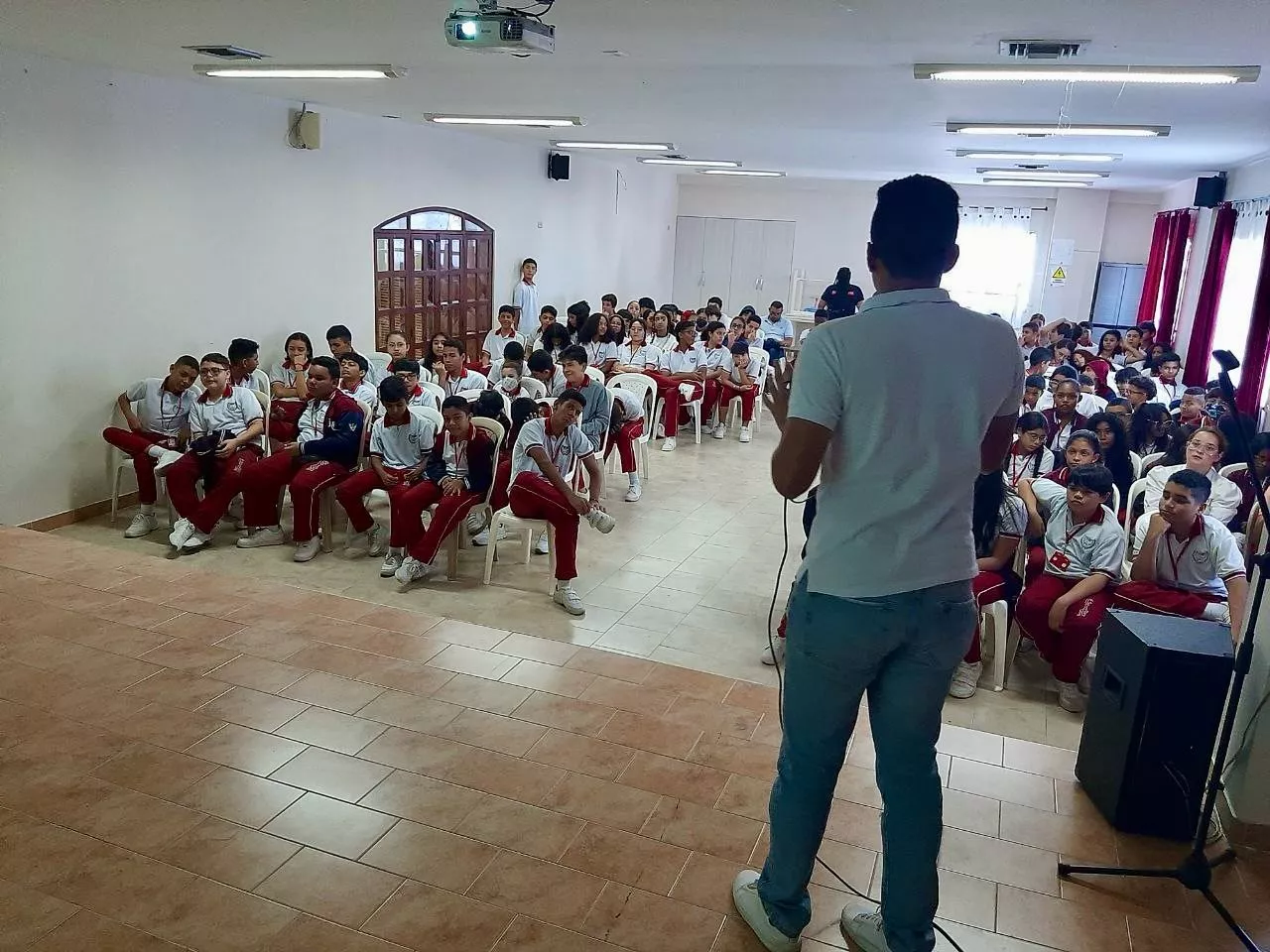 Los jóvenes fueron instruidos en cómo combatir el matoneo escolar