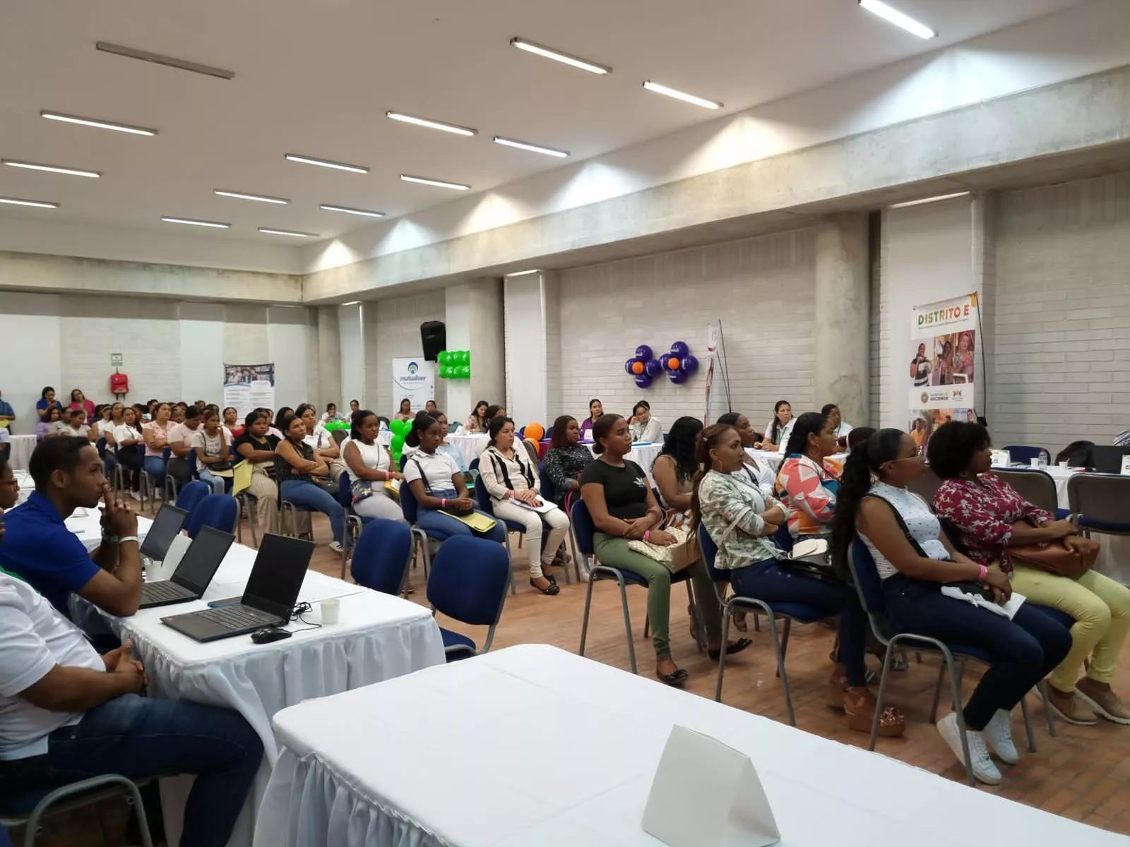 "Mujer con Autonomía Económica"