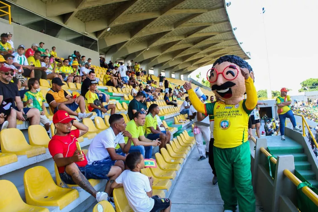 Don Pacho Buen Ciudadano llegó al estadio Jaime Morón para fomentar la cultura ciudadana, el buen comportamiento y el cuidado del escenario deportivo. 