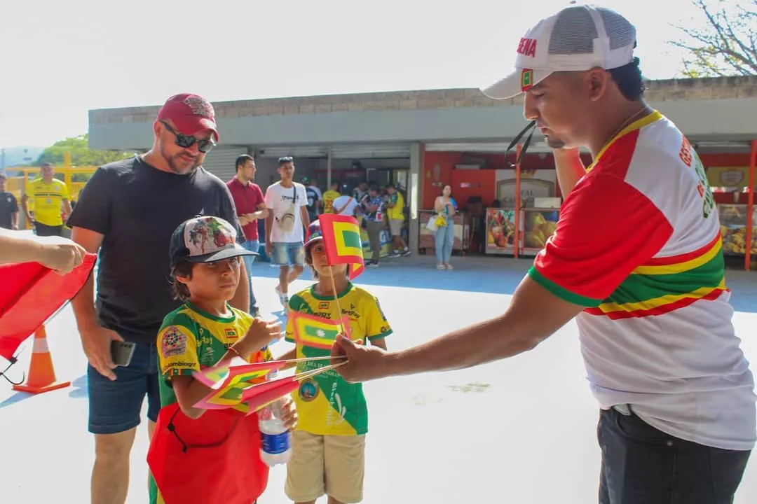 Don Pacho Buen Ciudadano llegó al estadio Jaime Morón para fomentar la cultura ciudadana, el buen comportamiento y el cuidado del escenario deportivo. 