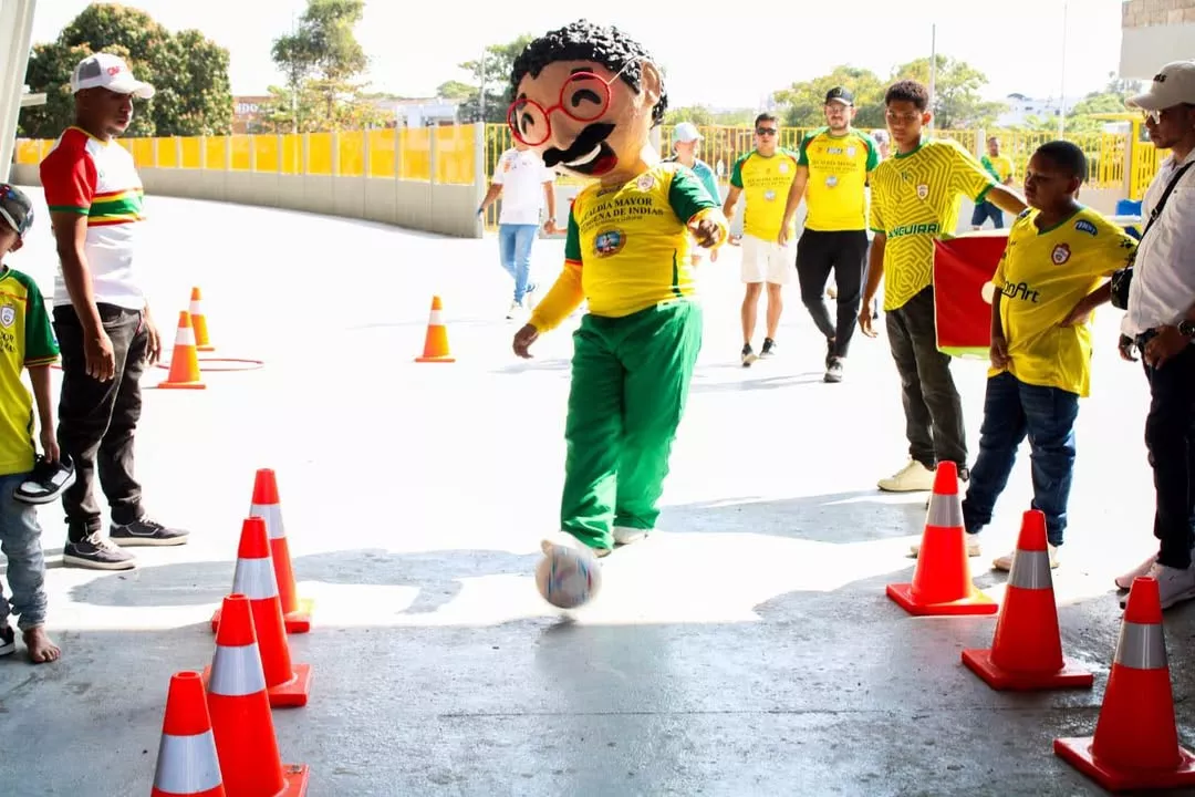 Don Pacho Buen Ciudadano llegó al estadio Jaime Morón para fomentar la cultura ciudadana, el buen comportamiento y el cuidado del escenario deportivo. 