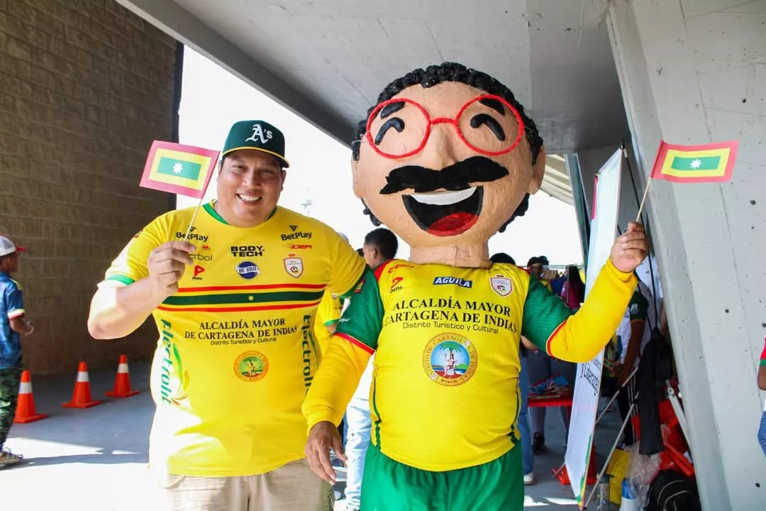 Don Pacho Buen Ciudadano llegó al estadio Jaime Morón para fomentar la cultura ciudadana, el buen comportamiento y el cuidado del escenario deportivo. 