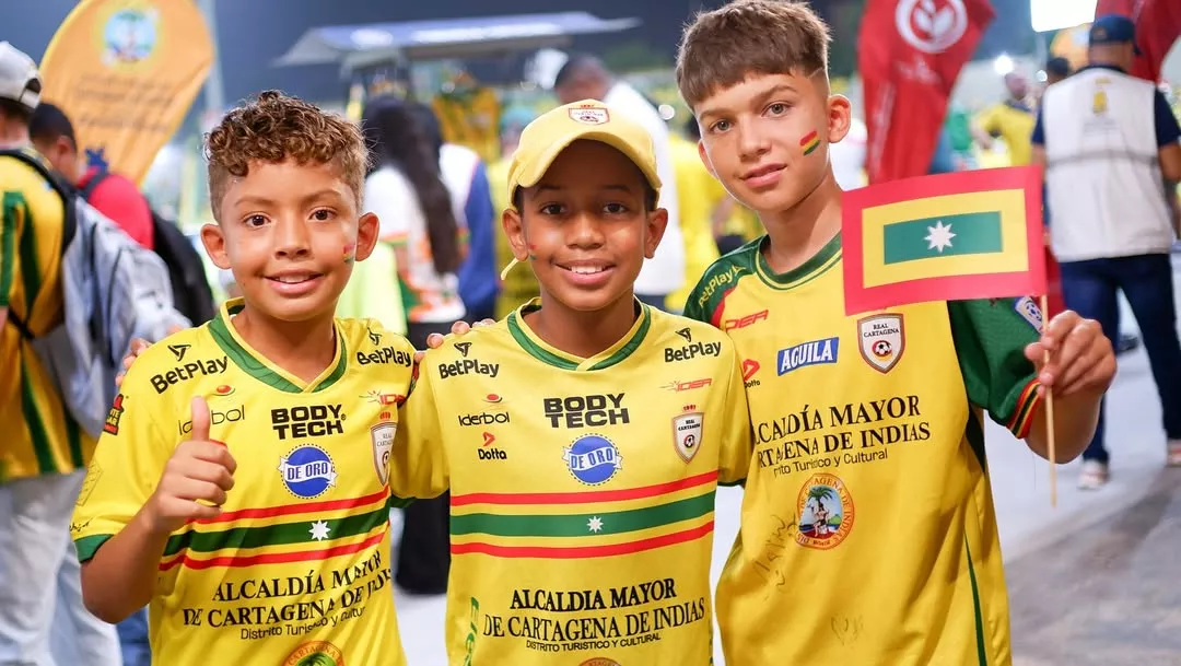 🌟 En el marco del partido Real Cartagena vs Millonarios, desde el Estadio Jaime Morón León, la Alcaldía Mayor de Cartagena de Indias, a través de la Escuela de Gobierno y Liderazgo, realizó una jornada de sensibilización en cultura ciudadana para promover el cuidado y la protección de los bienes públicos. 🏟️✨